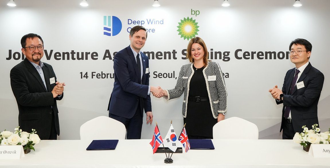 Country manager i Sør-Korea og programdirektør for joint venture Ho Keun Song i Deep Wind Offshore, CCO Hans Petter Øvrevik i Deep Wind Offshore, Head of Business Development offshore wind new market Anya Hoff i bp og Head of bp Korea Jin Wook Lee . (Foto: Deep Wind Offshore)