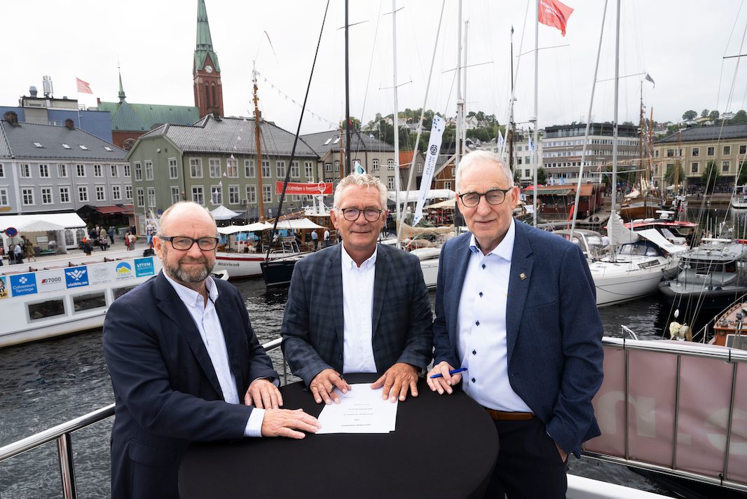 Signering Windworks Jelsa
John Stangeland, konsernsjef NorSea – Geir Ims, styreleder WindWorks jelsa - Audun Aaland,direktør for Implenia offshore wind.
Foto: Lars Idar Waage