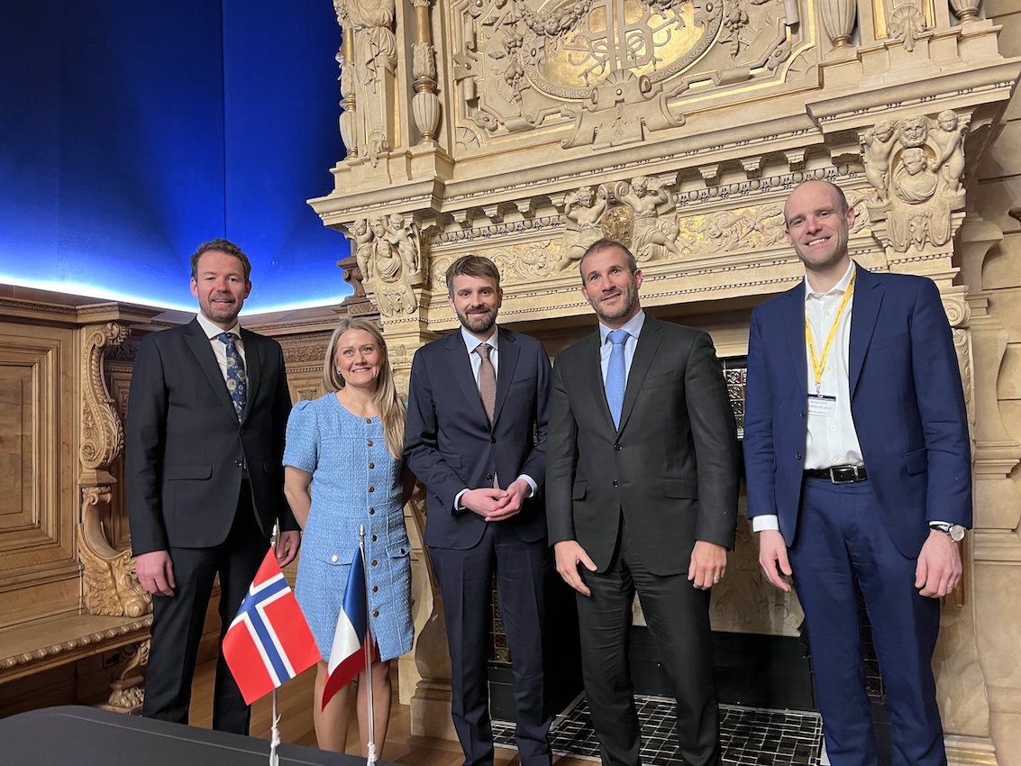 CEO Knut Vassbotn in Deep Wind Offshore, State Secretary in the Norwegian Ministry of Energy, Astrid Bergmål, Minister of Trade and Industry, Jan Christian Vestre, CEO in EDF Renewables, Bruno Bensasson, VP Offshore Wind Europe Nicolas Voyez, EDFR.