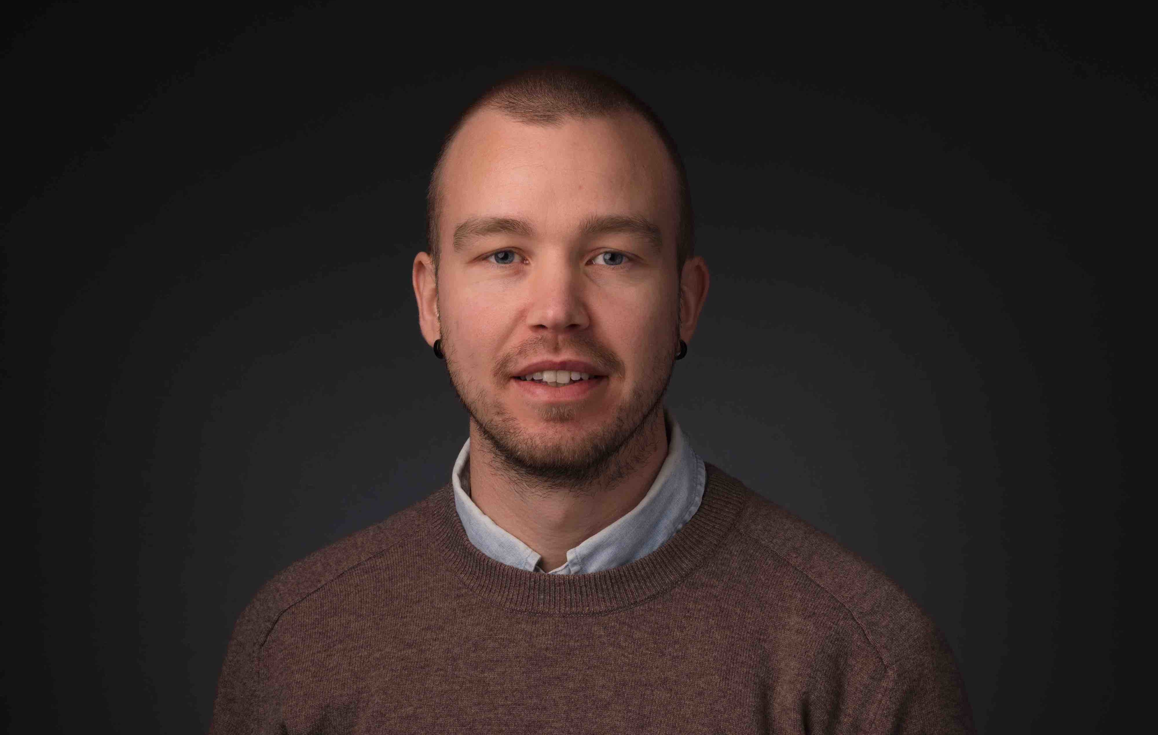 Eirik Færøy Sæbø  jobber i DNVs avdeling for miljørisiko. Foto: Det Norske Veritas
