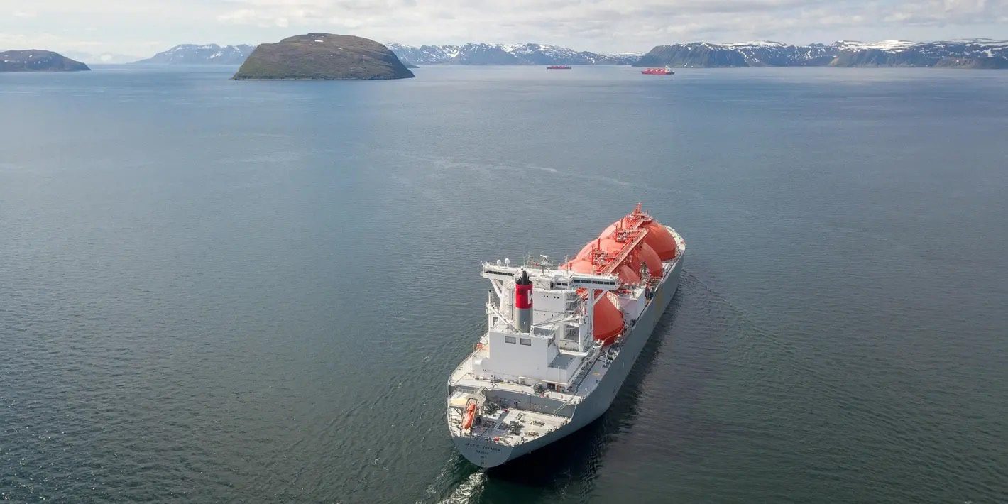 Arctic Voyager på vei fra Hammerfest LNG.
(Foto: Rino Engdal / Equinor)
