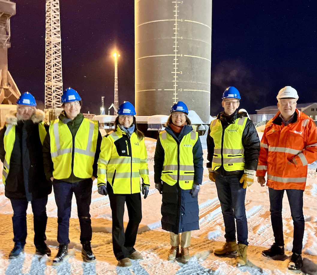 Bilde fra Kimek, Kirkenes, foran en av strukturene (f.v.):
Geir Fuhr (Equinor, Prosjektleder), Jon-Erik Lygren (Equinor, leder Subsea Modification), Cecilie Sælen (CCB Subsea, Adm, dir.), Tanja Blekastad (Equinor, leder Marginal Field Developments), Jan Halvor Natlandsmyr (Equinor, leder prosjektinnkjøp) , Greger Mannsverk (Kimek, Adm.dir.).