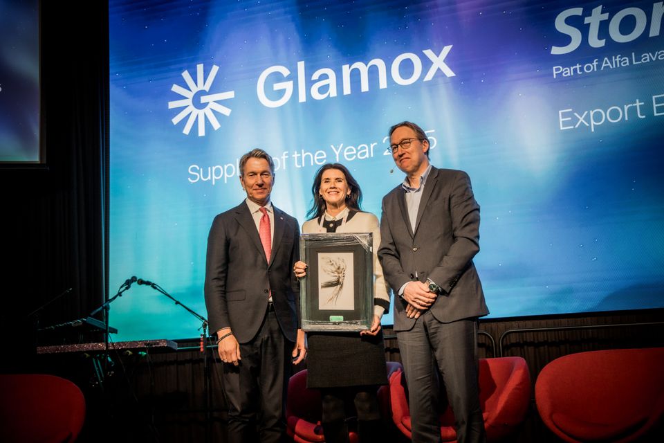 Terje Lien Aasland, energiminister. Astrid Simonsen Joos, Group CEO, Glamox. Jo Kjetil Krabbe, juryleder and styreleder, Norwegian Energy Partners Foto: Trude Brun Wilhelmsen / Glamox